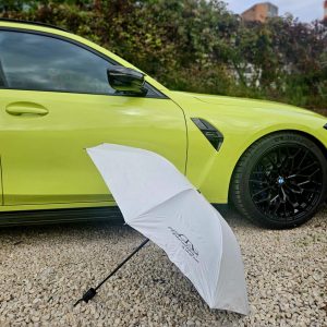 Kárai Exclusive logóval ellátott esernyő